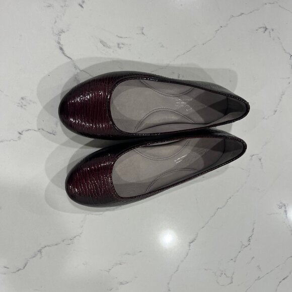 Kenneth Cole New York Women's Balance Leather Ballet Flats Burgundy  7 - Picture 2 of 8